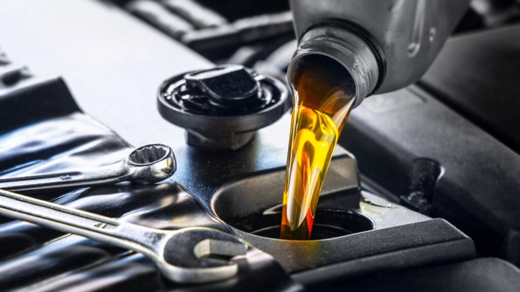 Complete Guide to Motor Oil Changes for Cars in the UAE